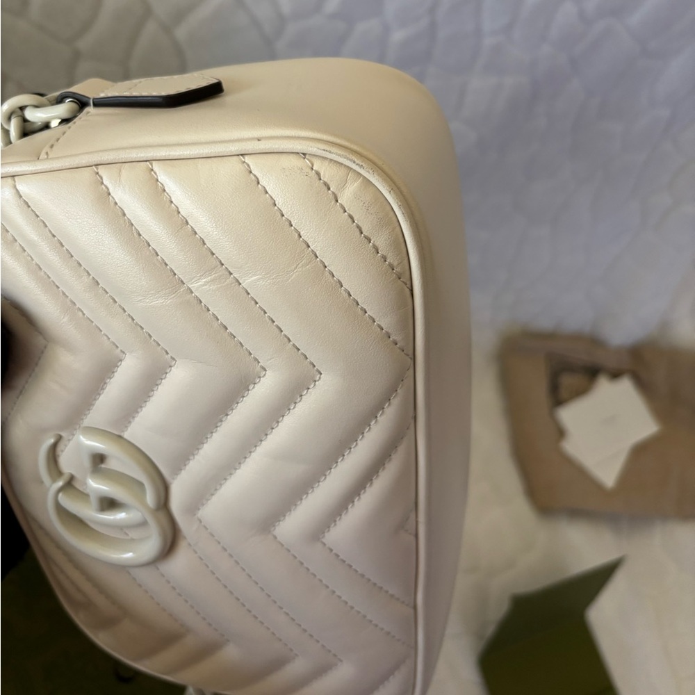 Gucci GG Marmont Small Camera Bag - Picture 13 of 16